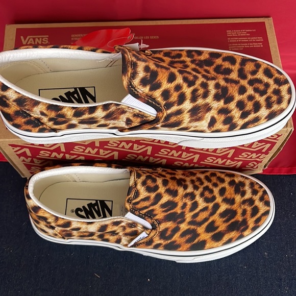 Vans Classic Slip-On
(Leopard) Black/Truewhite
VNOA5A08316
WMNS sneakers - Picture 4 of 16